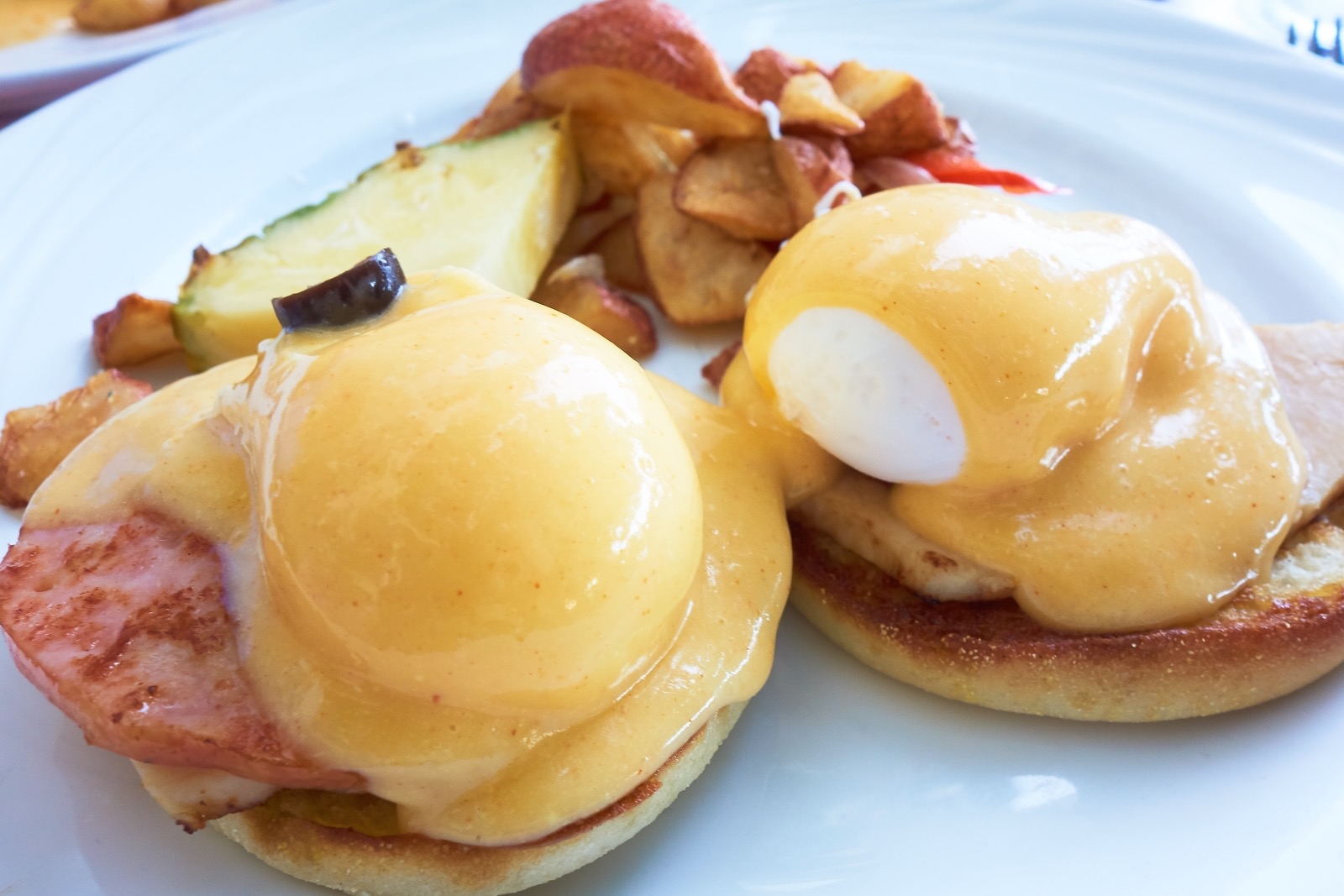 How Tree Lanai Classic Eggs Benedict