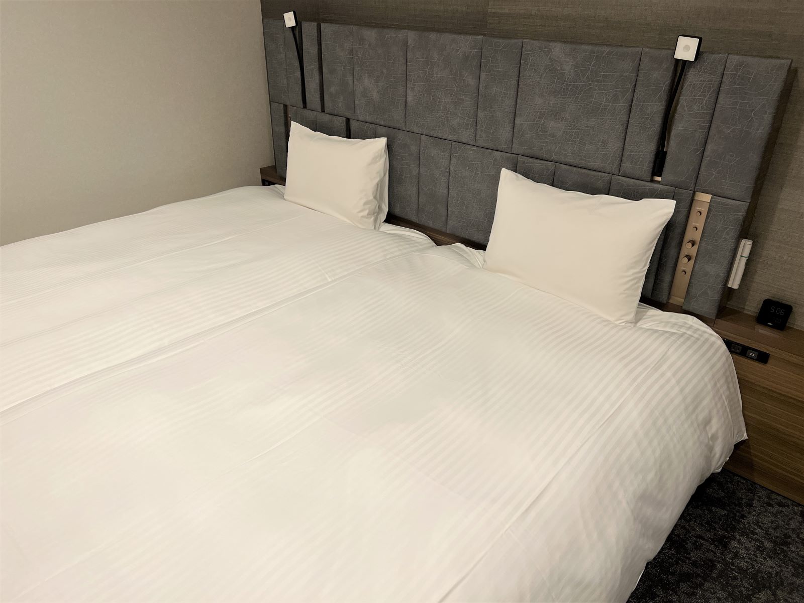 ダイワロイネットホテル東京京橋 客室ベッド