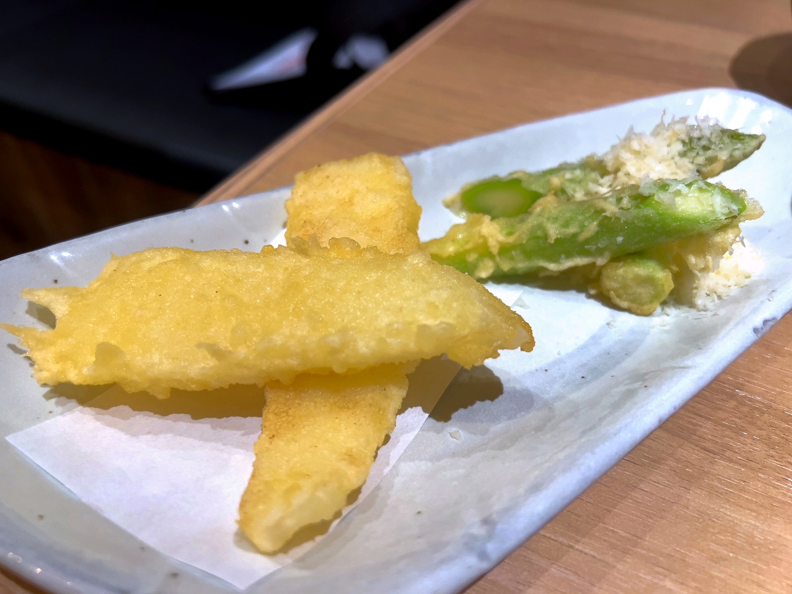 そば 俺のだし 紋甲イカの天ぷらとアスパラガスの天ぷら