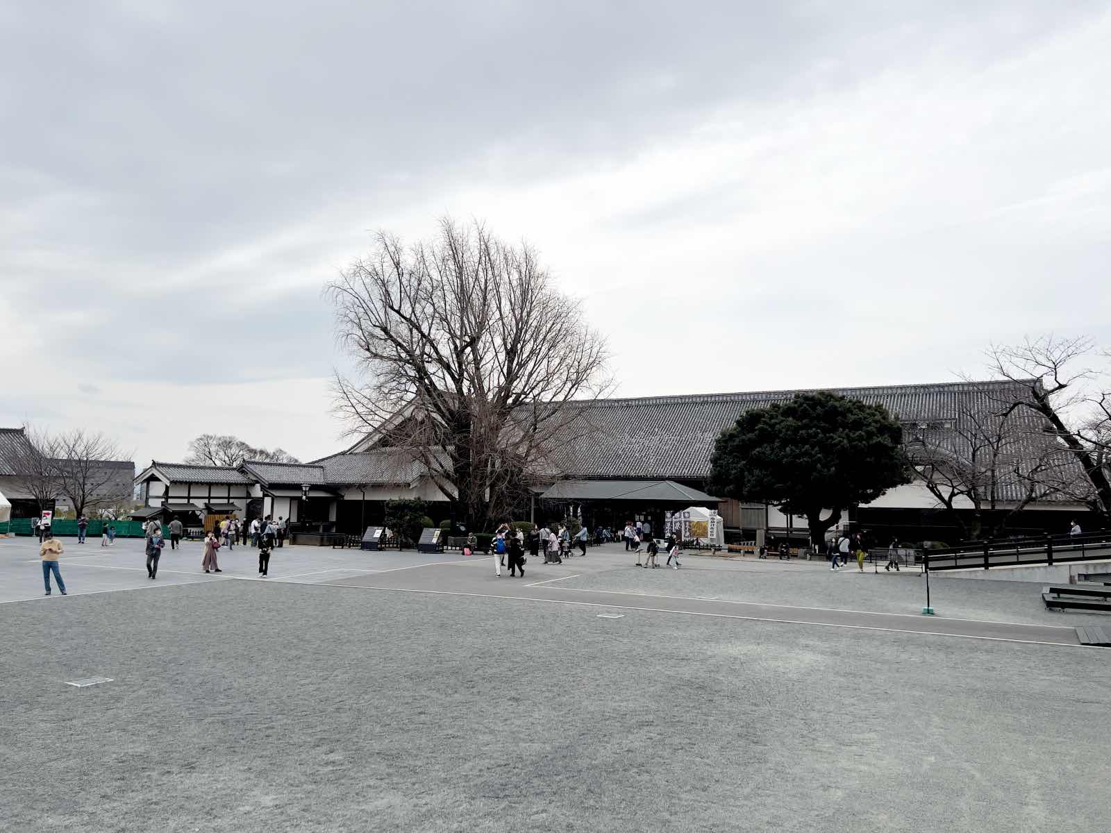 熊本城天守閣前の広場