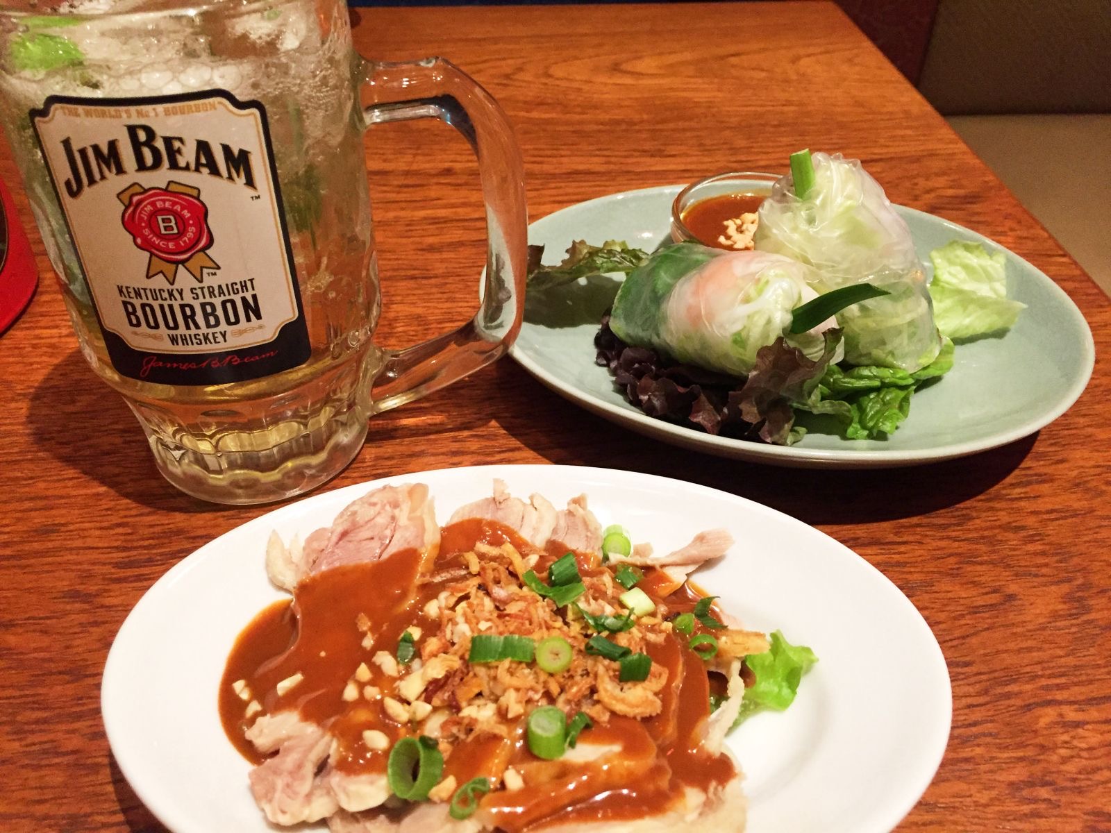ベトナミーズ・シクロ 蒸し鶏のベトナム胡麻ソースとゴイクォン