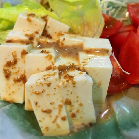 焼きとりひげ八 豆腐サラダ